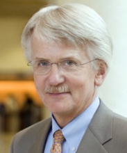 Headshot of Ron Petersen, MD, PhD, director of Mayo Clinic's Alzheimer's Disease Research Center
