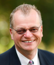 Headshot of Dr. Gordon Giles